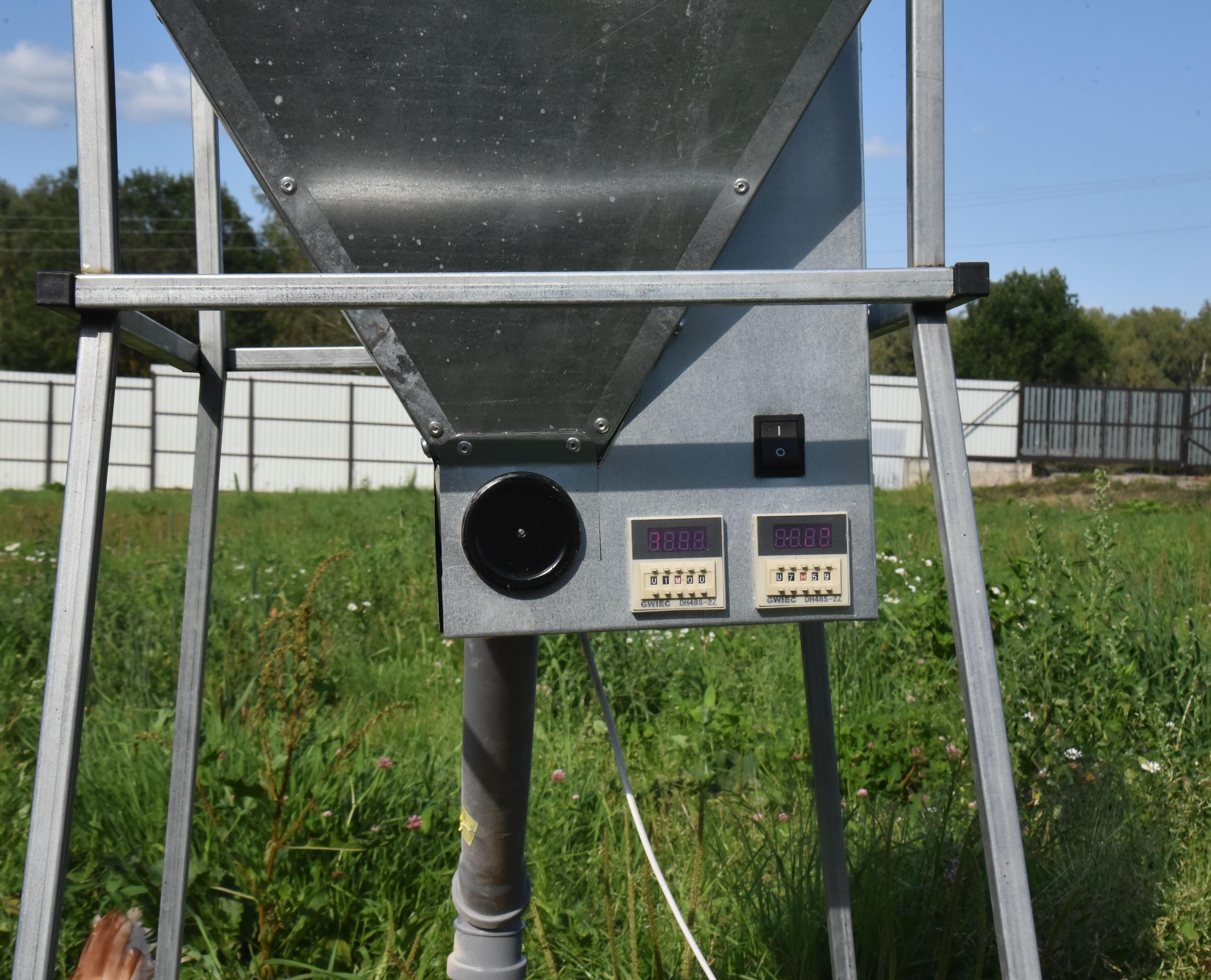 Бункер кормовой автоматический "Дозатор 135". Фото 5